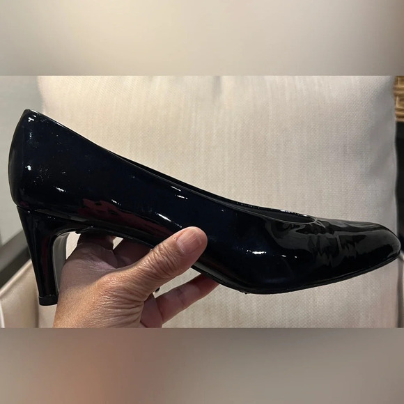 Stuart Weitzman size 8 1/2 M black patent leather heels - Picture 5 of 12